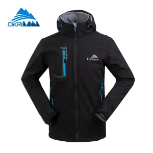 CAZADORA IMPERMEABLE CON GORRO