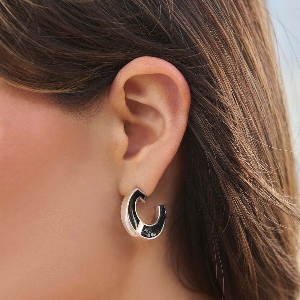 Arracadas en piel genuina de mantarraya para dama. - Imagen 3