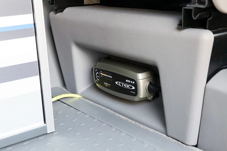 Cargador automático bateria servicio 12v 5A - Imagen 3