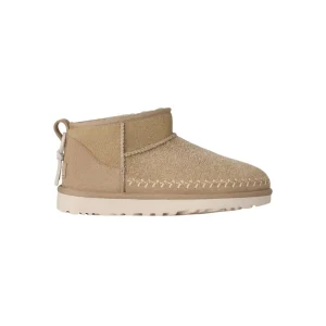 UGG CLASSIC ULTRA MINI BIARRITZ | BOTAS SUEDÉ PIEL DE OVEJA CON BORLA