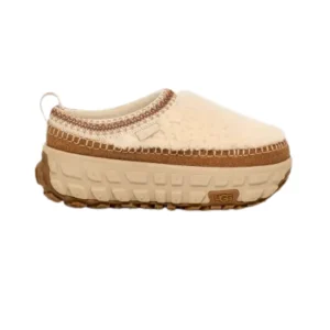 UGG VENTURE DAZE COZY NATURAL | ZUECOS DE PIEL DE OVEJA RIZADA CON SUELA DE CAÑA DE AZÚCAR